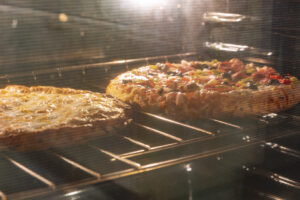 (C) iStock by Getty Images: Der Preis für die günstigste Tiefkühlpizza ist um über 90 Prozent gestiegen.