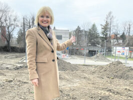 (C) BV Hietzing: Silke Kobald besuchte die geplante neue Hundezone.