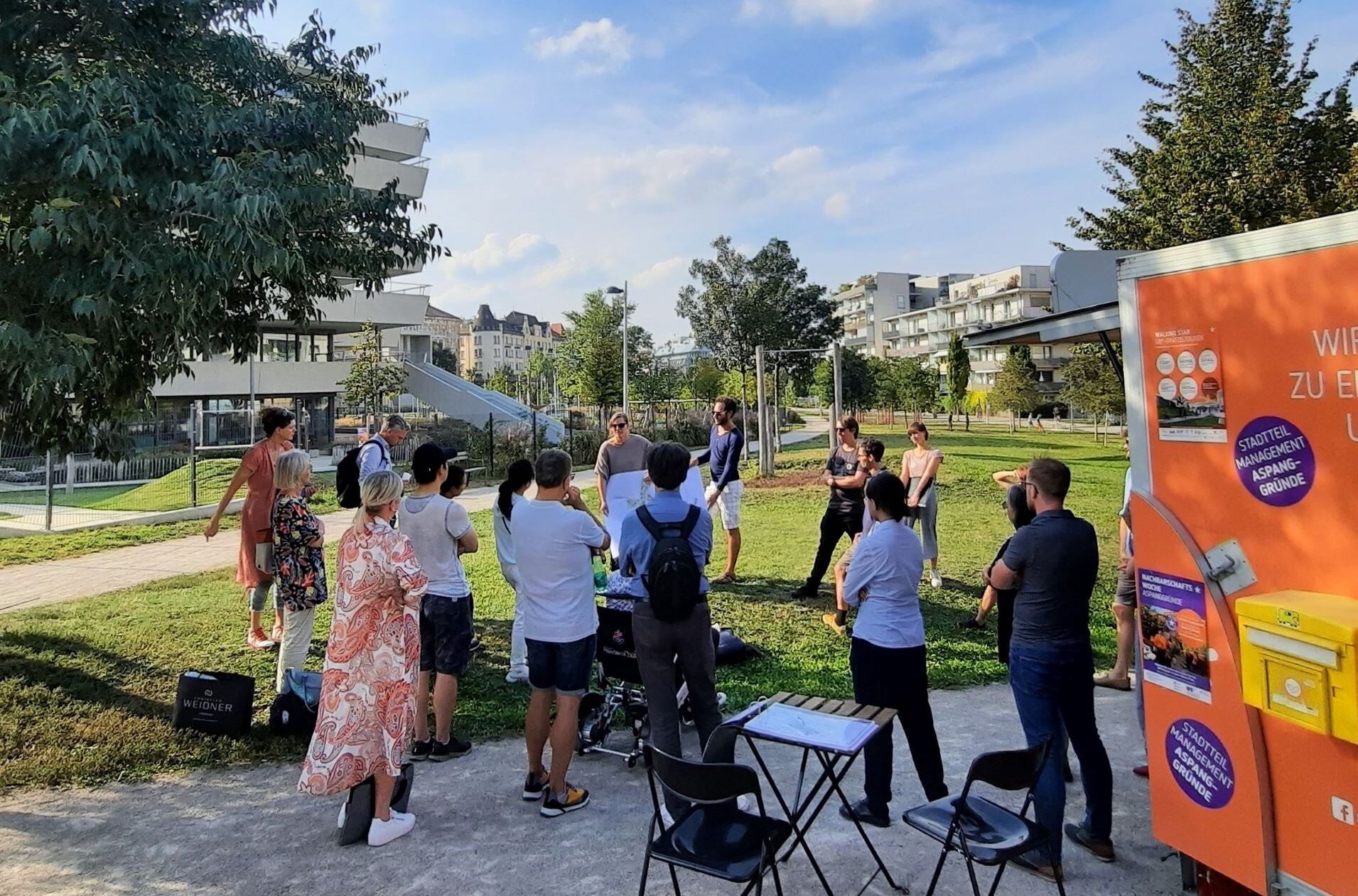 Aspanggründe: Picknick bei Großbaustelle