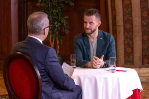 (C) Sandra Oblak: Paul Tesarek im Gespräch mit Peter Kraus.