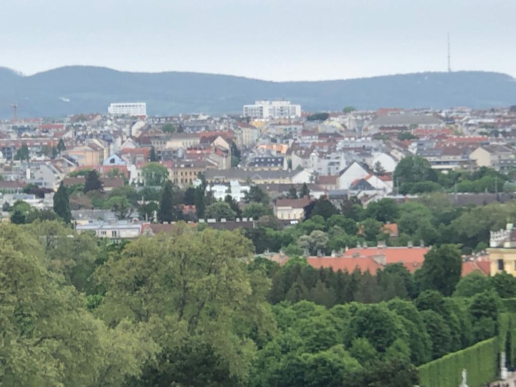 Leser-Frage: Wer kennt das rechte Hochhaus?