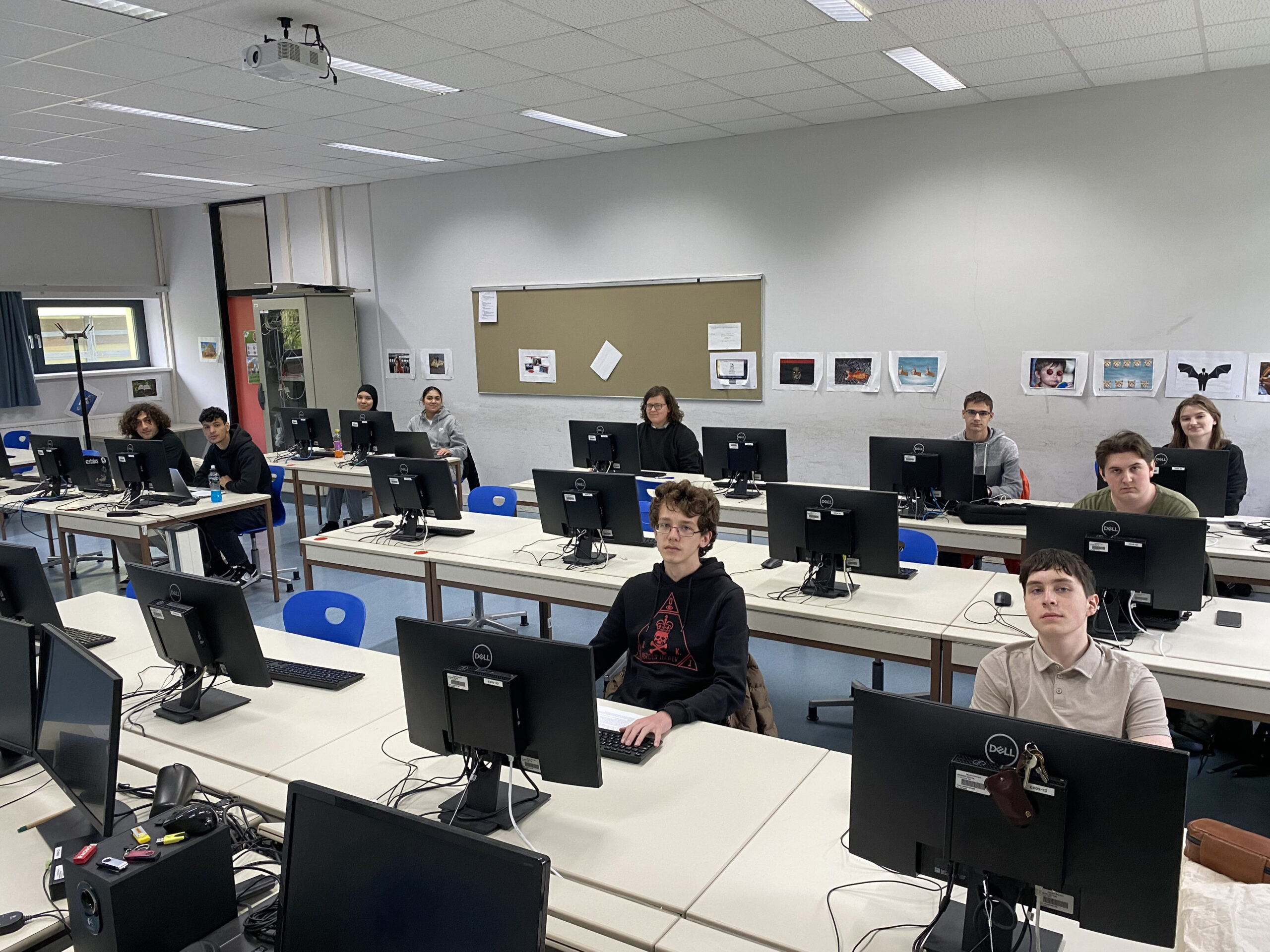 Probleme am Computer? Liesinger Schüler helfen!