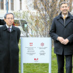 (C) Georges Schneider: Japans Botschafter Ryuta Mizuuchi mit Bezirksvorsteher Markus Figl.