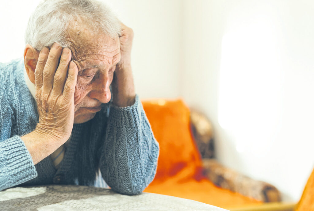 (C) iStock by Getty Images: Alleinstehende Pensionisten leiden wegen Einsamkeit oft an Depressionen.
