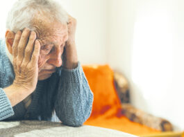 (C) iStock by Getty Images: Alleinstehende Pensionisten leiden wegen Einsamkeit oft an Depressionen.