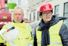 (C) Bezirksvorstehung Neubau: Bezirkschef Markus Reiter (r.) auf Lokalaugenschein.