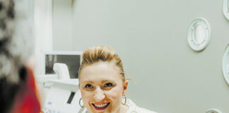(C) Fartushna: Auf einen Besuch bei Zahnärztin Dr. Antonia Fartushna kann man sich freuen.