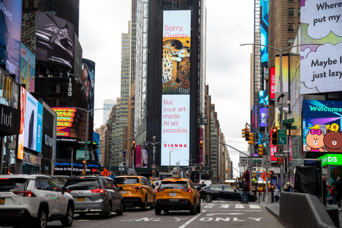 (C) ViennaTouristBoard/Michael Nagle: Am Times Square in New York wirbt WienTourismus derzeit mit KI-Kunst.