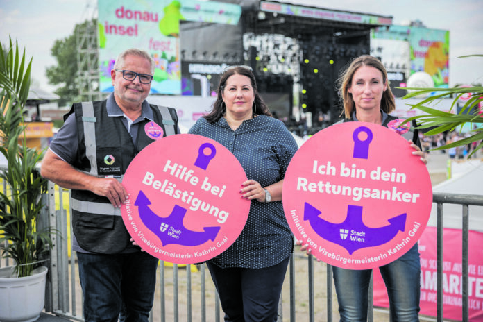 ©Alexander Müller: Frauenstadträtin Kathrin Gaál (Mitte) rief die Kampagne ins Leben