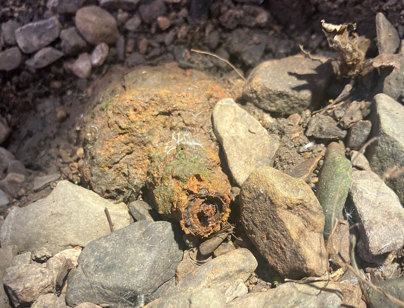 Schock: Russen-Granate im Bachbett aufgefunden