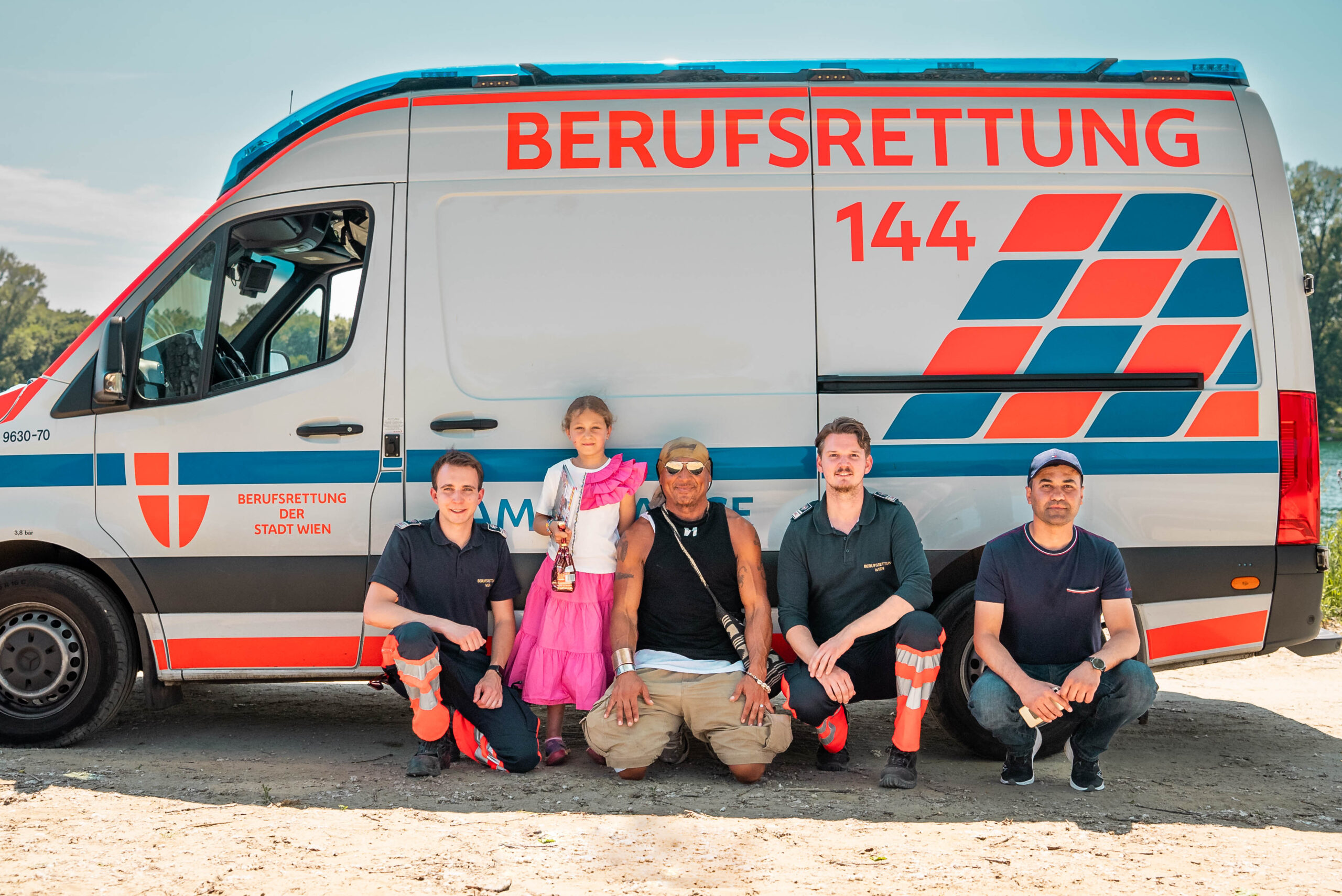 7-jährige bedankt sich nach Badeunfall bei ihren Rettern