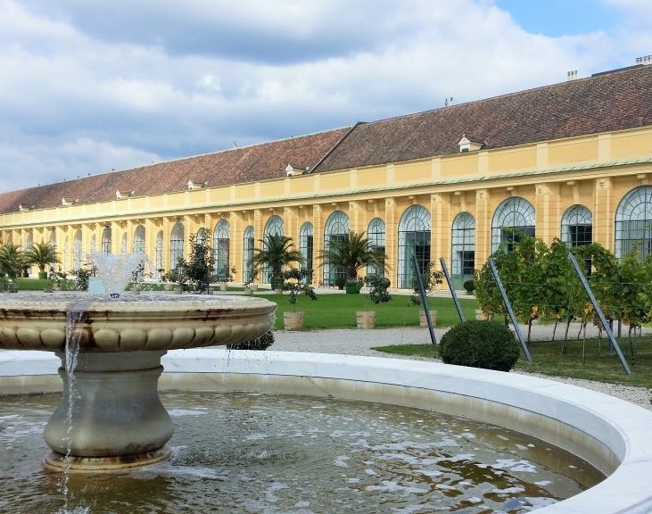 Art Vienna: Moderne Kunst in Orangerie Schönbrunn