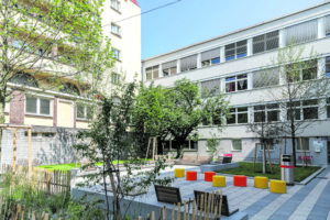 ©Fürthner: Der ehemalige Lehrer*innenparkplatz punktet mit neuer Optik.