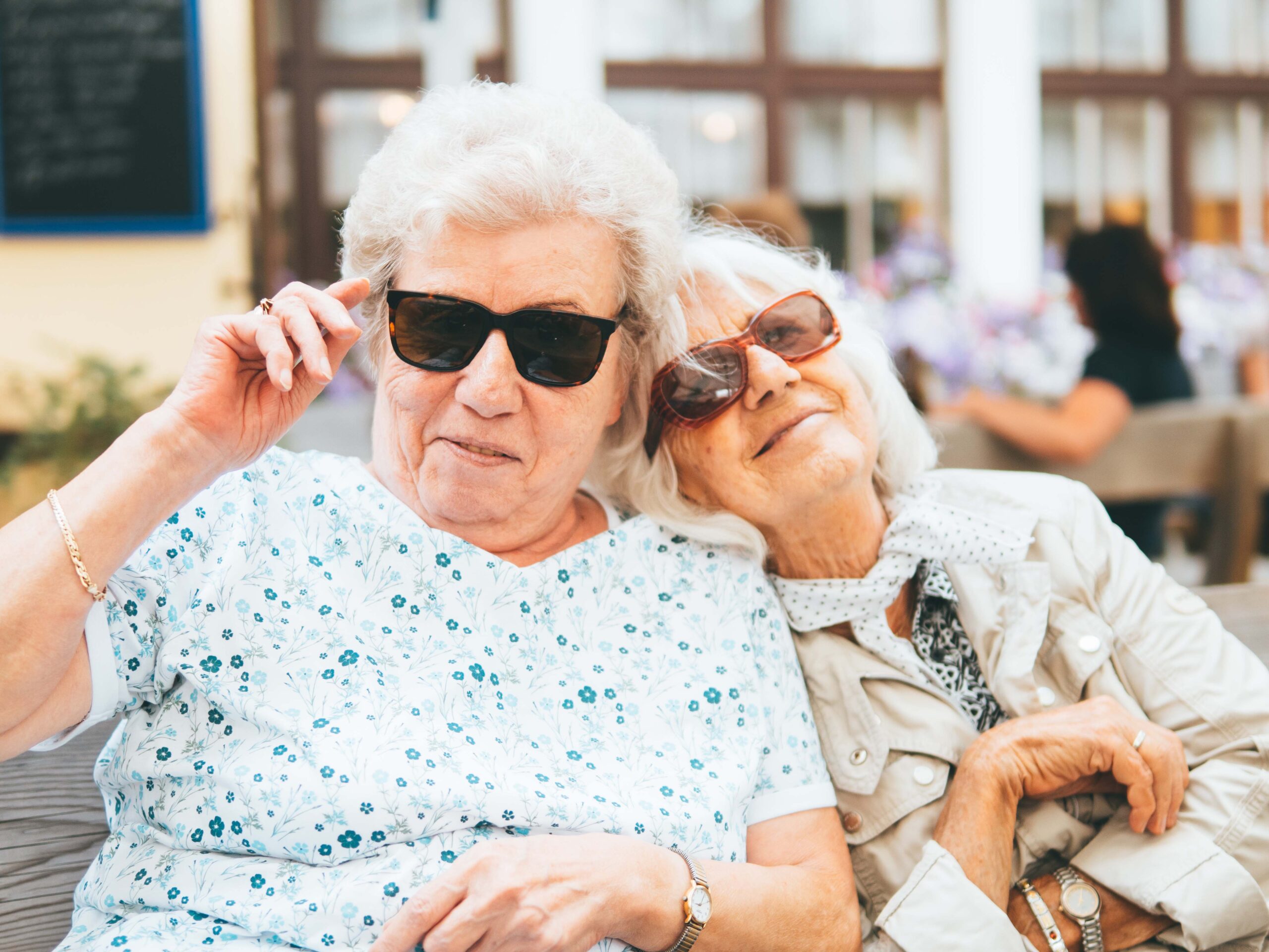 Pensionistenklubs bieten eine kühle Umgebung für Senioren