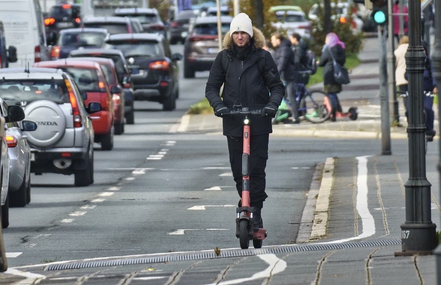 Polizei erwischt Drogenlenker und auffrisierte E-Scooter