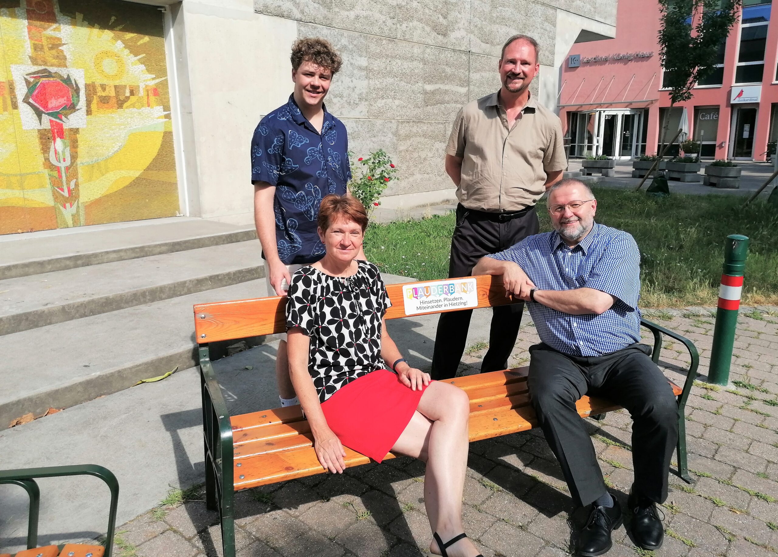 Die Plauderbänke bringen Hietzinger ins Gespräch