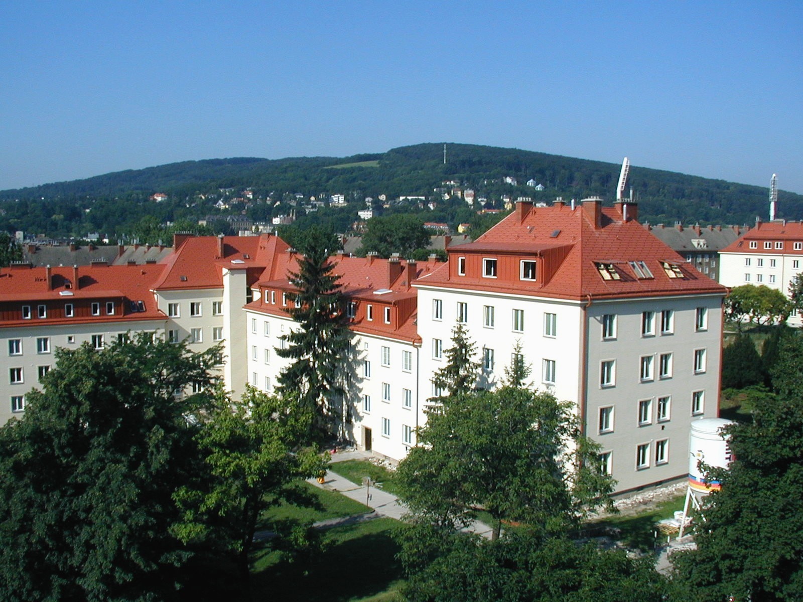 Bitte wühlen! 1. Flohmarkt im Hugo-Breitner-Hof