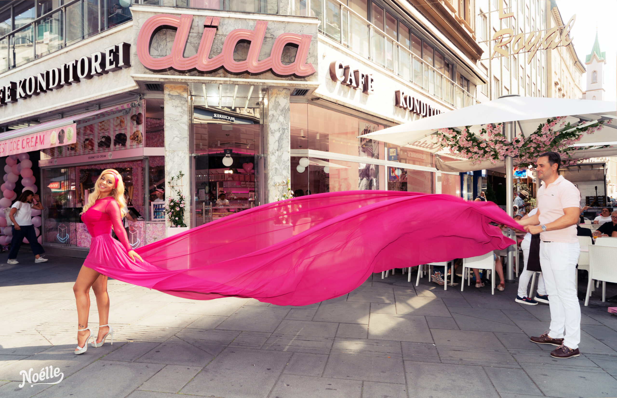 Bahati’s strahlender Sieg bei der “AÏDA Barbie” Wahl