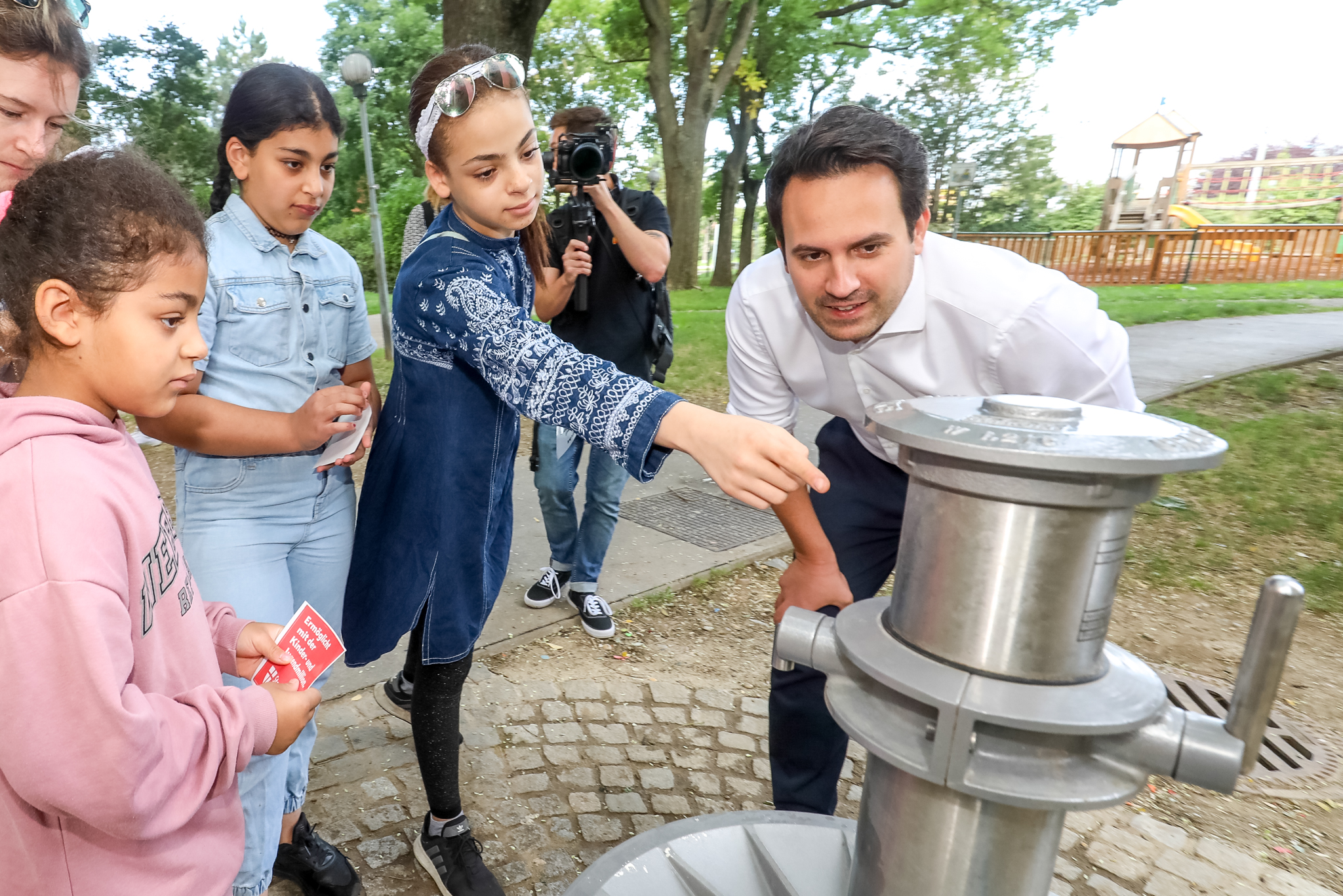 Favoriten: “Wasser marsch” im Karl-Wrba-Hof