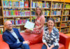 ©BV5: BV Silvia Jankovic (M.) mit Eva Catty, Leiterin der Bücherei Pannaschgasse, und Bernhard Pöckl von den Stadt Wien Büchereien