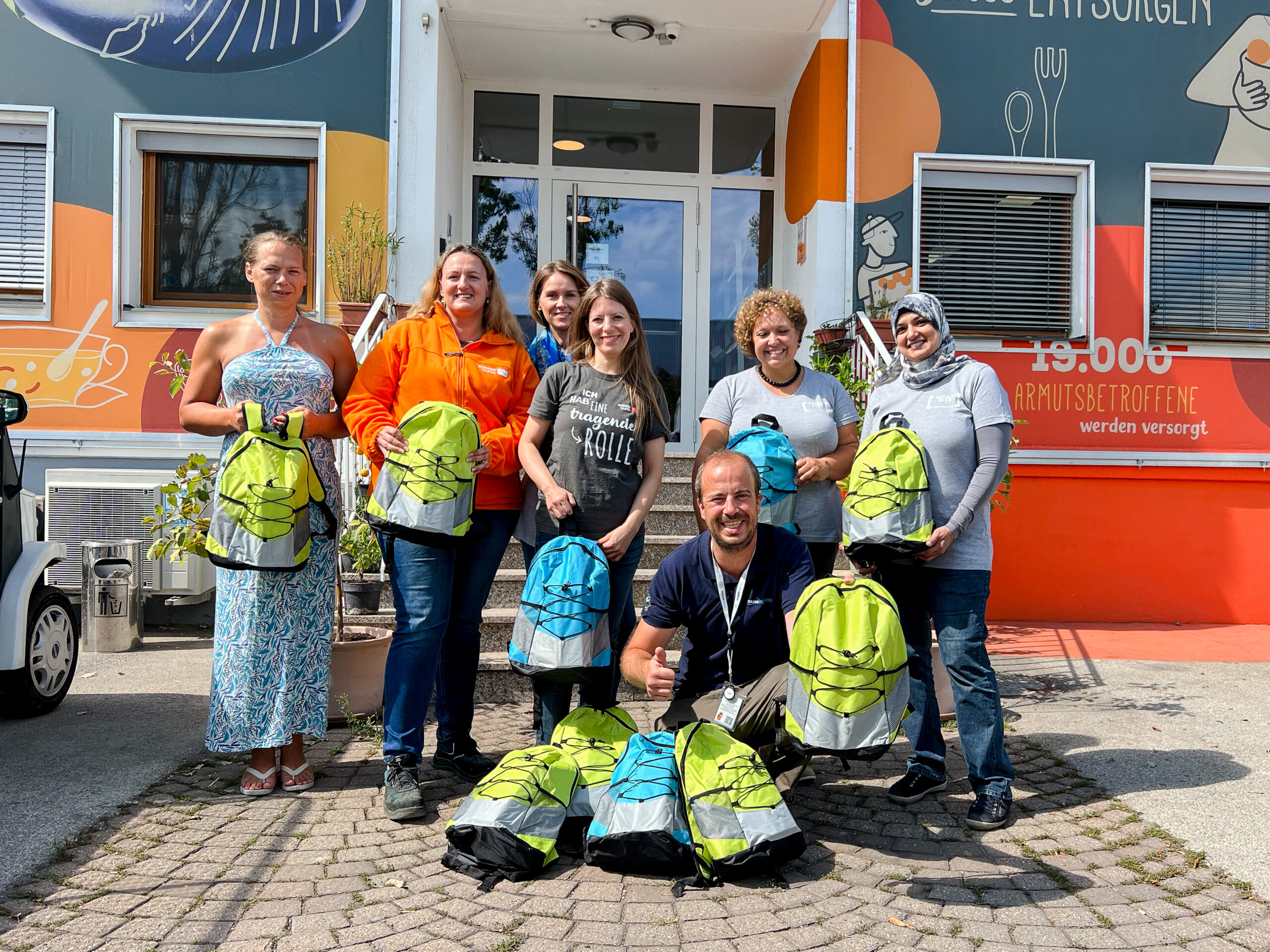 Gemeinsam (an)packen: Rücksäcke für Schulkinder