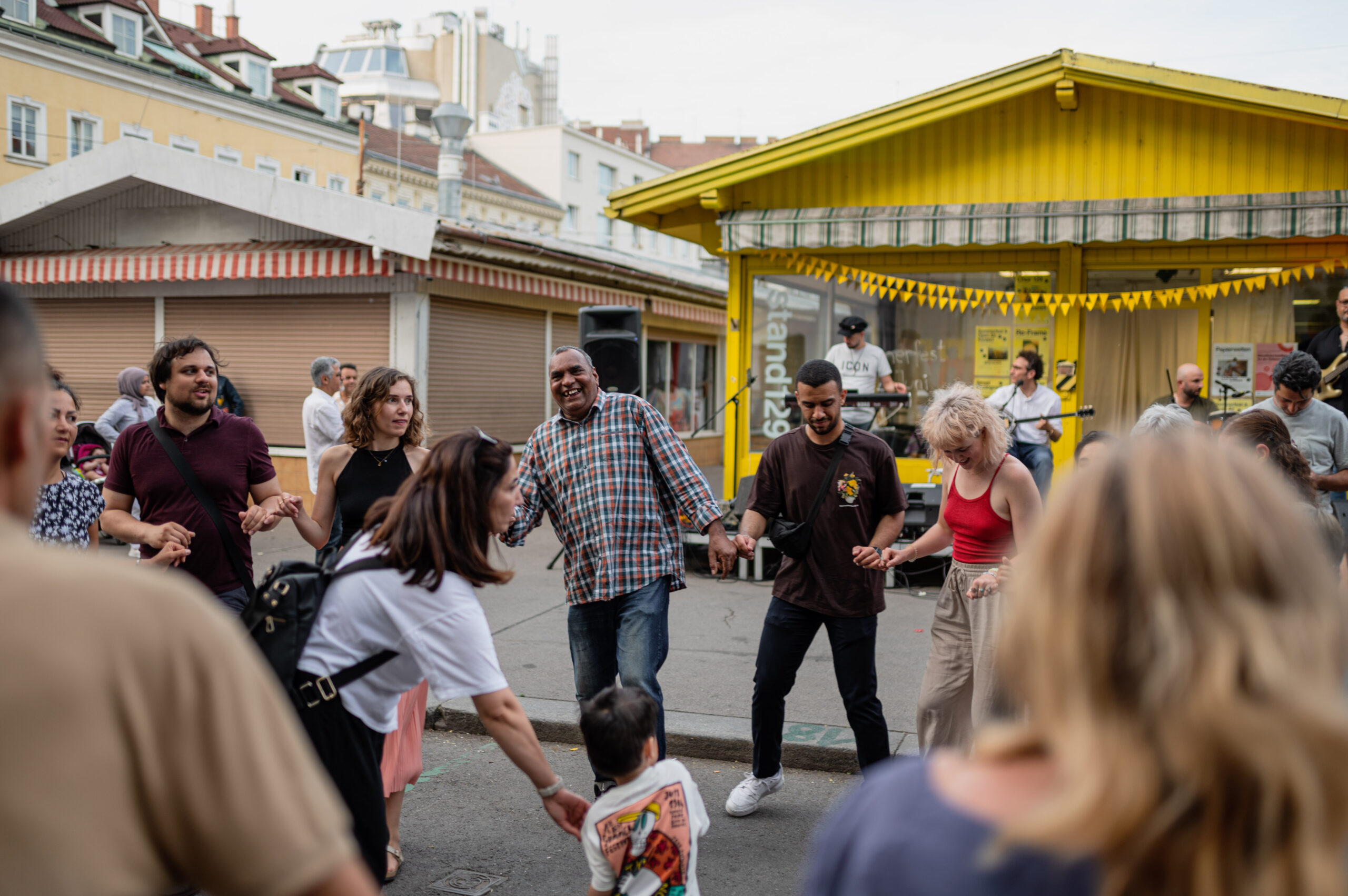 Favoriten: Großes Fest rund um einen kleinen Stand