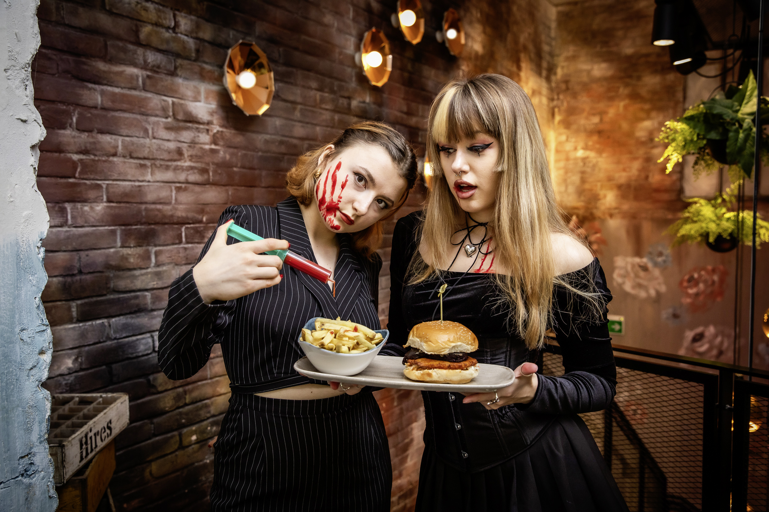 Eine gruselige Gaumenfreude: Ein Burger mit Blutwurst