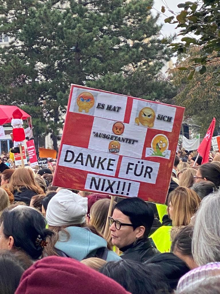 Tausende demonstrieren und rufen: “Danke für nix!”