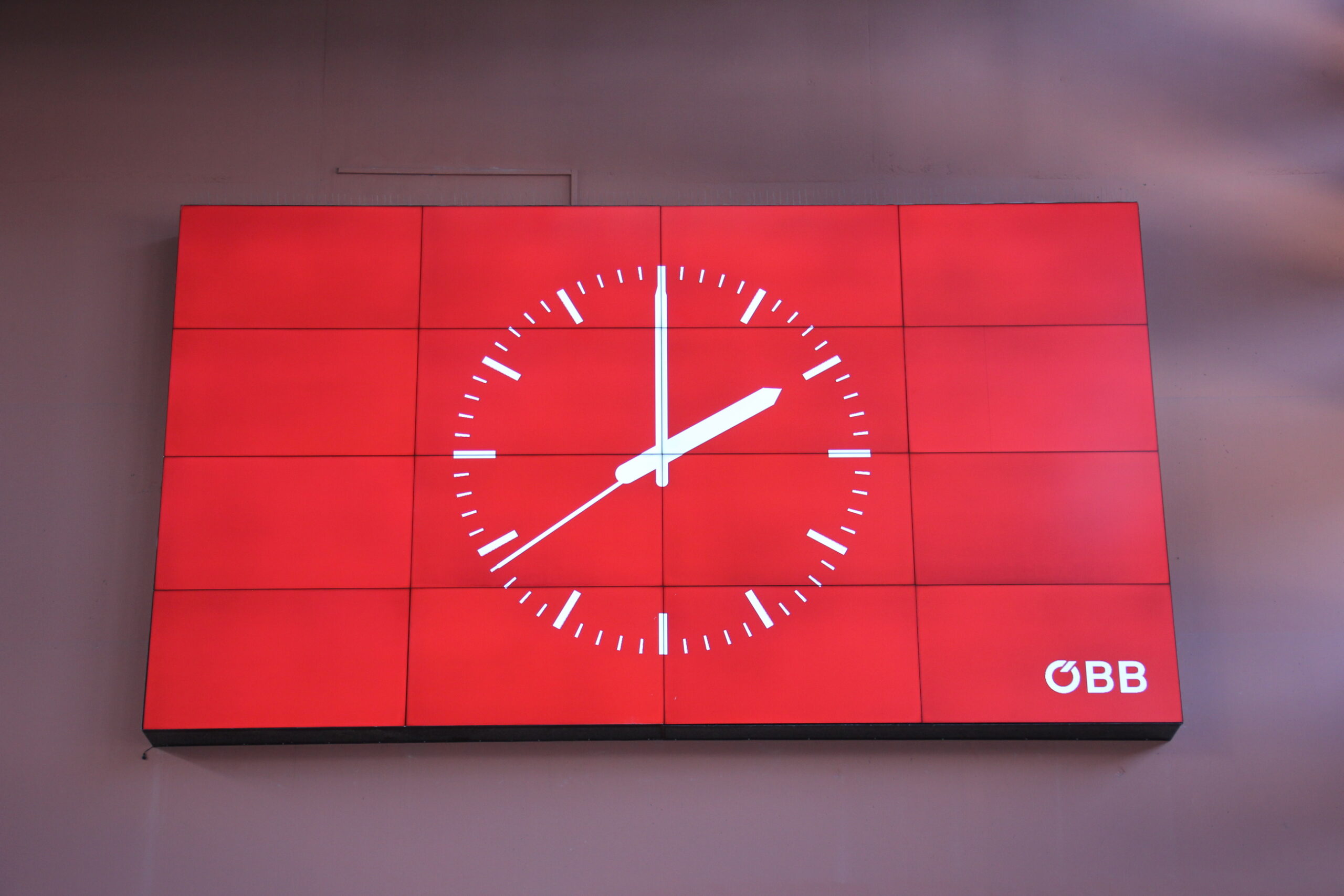 Beginn der Winterzeit: ÖBB drehen an 4.000 Uhren