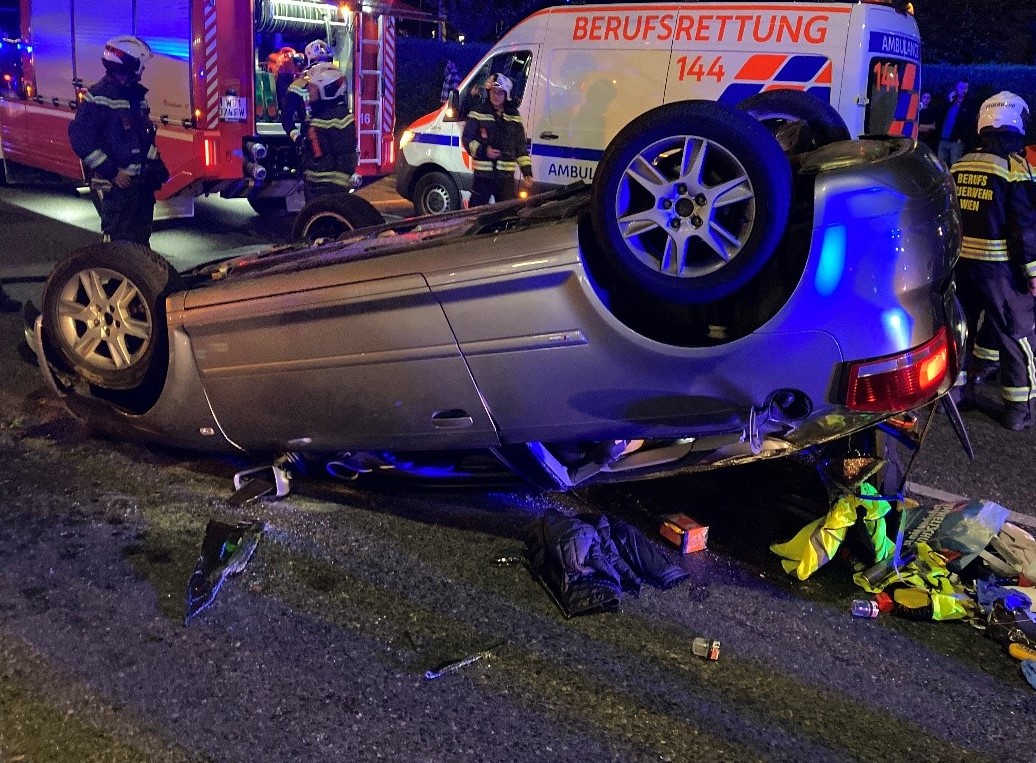 Auto überschlagen: Schwerer Unfall in Meidling