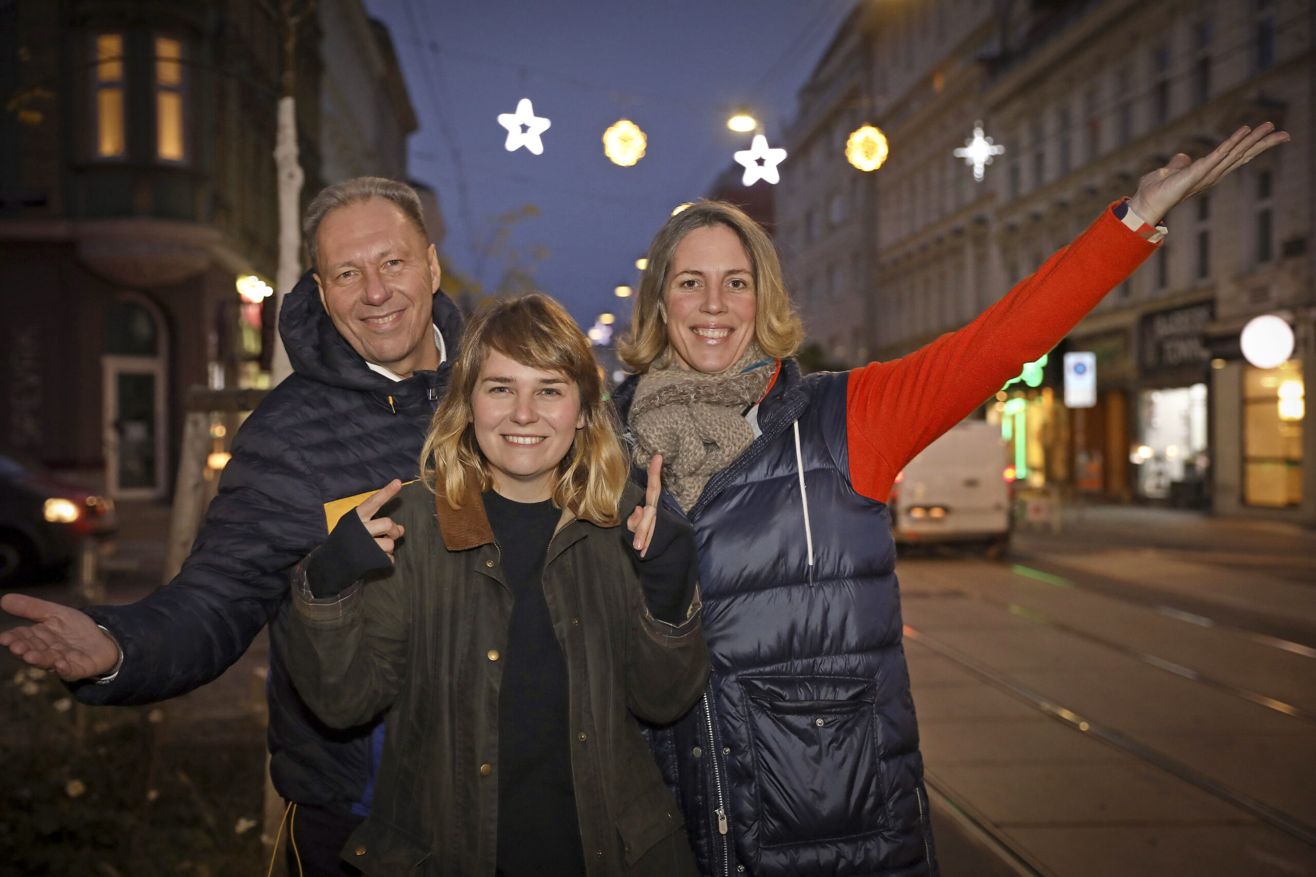 Umgebaute Thaliastraße leuchtet weihnachtlich