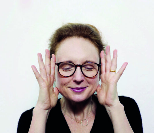 Wien Modern ermöglicht auch heuer wieder anregende Begegnungen mit neuer Musik in allen Formen und Farben. Mit dabei ist auch Komponistin Rebecca Saunders am 24. 11. 23 im Reaktor. - ©Astrid Ackermann