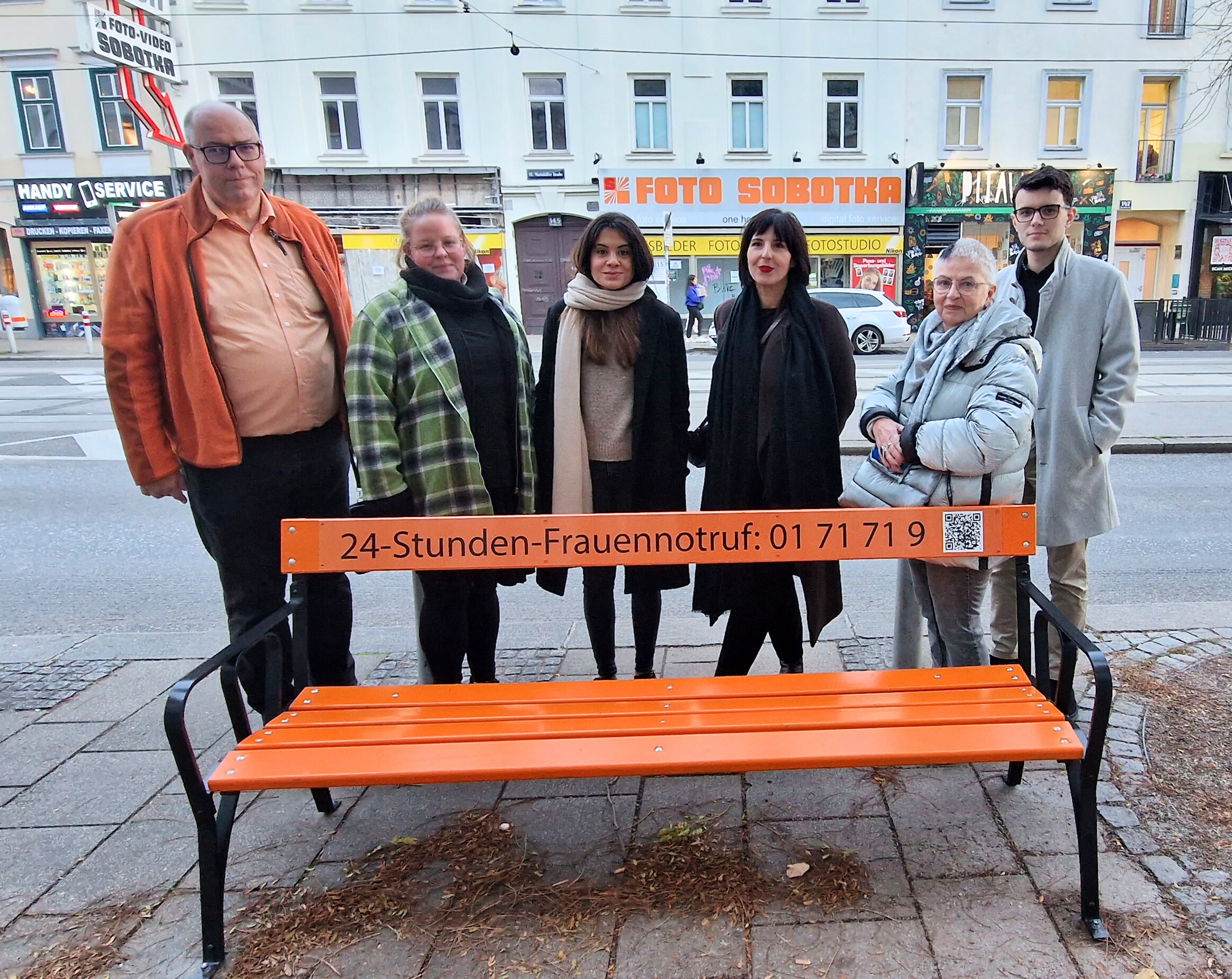 15. Bezirk setzt Zeichen gegen Gewalt an Frauen
