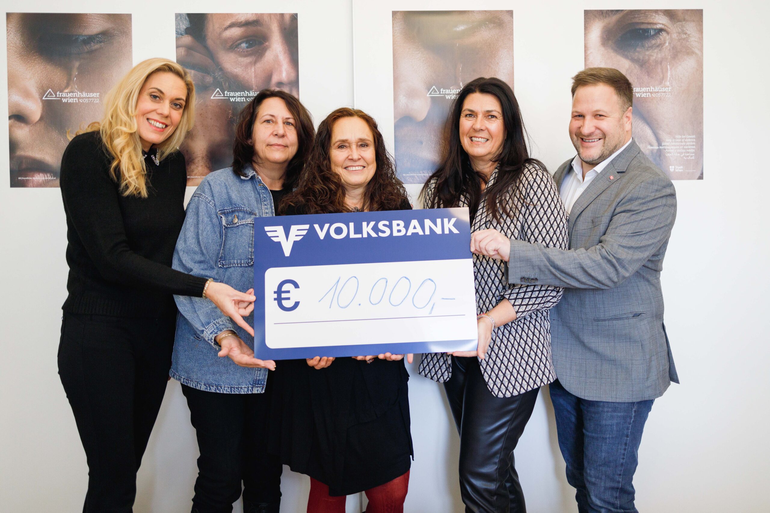 Spende für Frauenhäuser: SISI-Kränzchen auf der Kaiser Wiesn