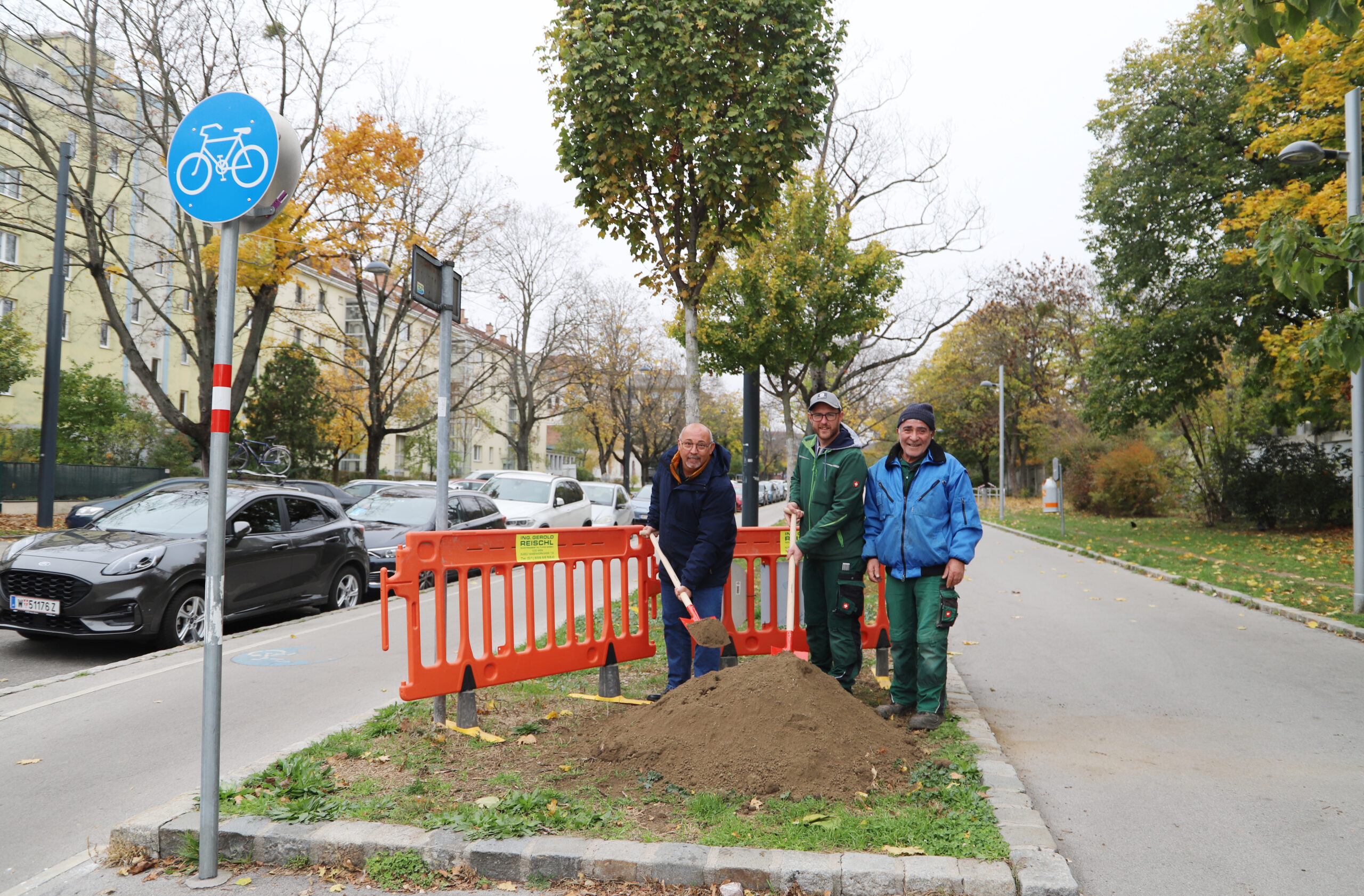 Hernals: Wasser für Alleebäume in der Alszeile