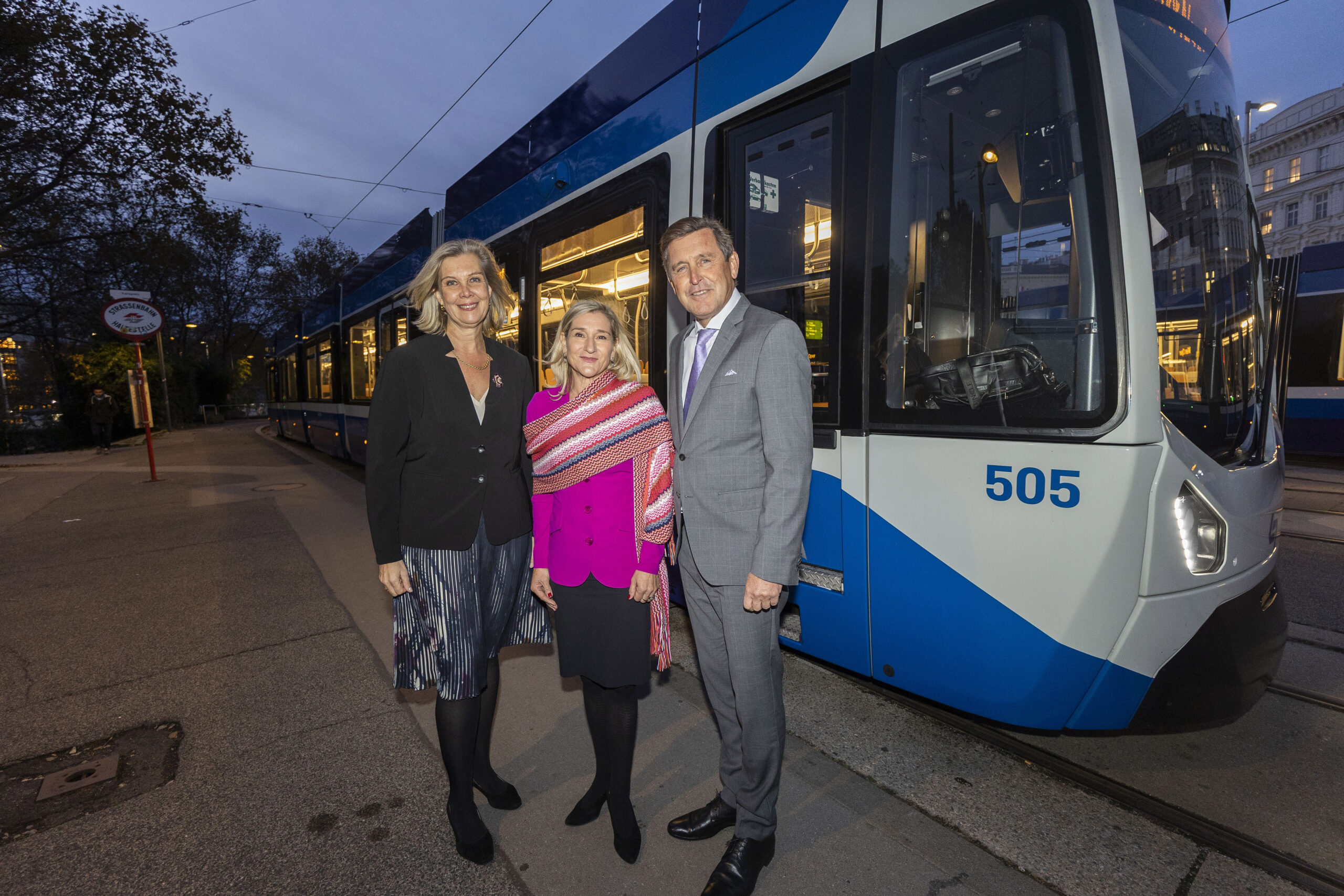 Badner Bahn: Ab 10.12. pausenlos durch die Nacht