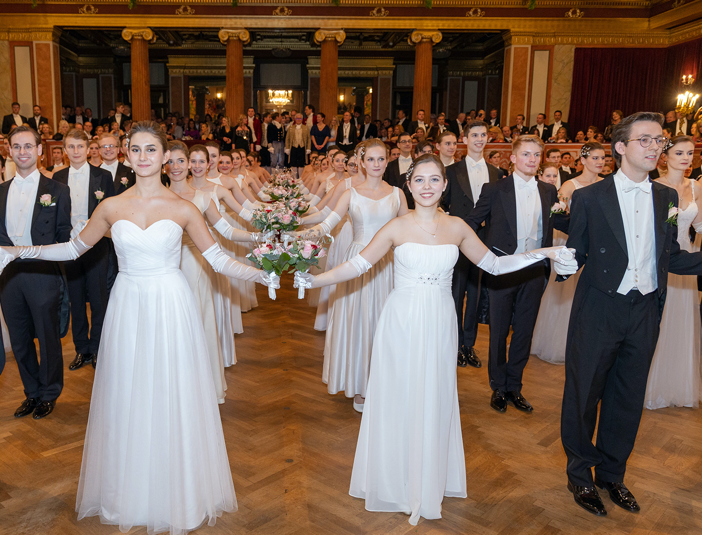 “Alles Walzer!” heißt es in den Wiener Ballsälen!