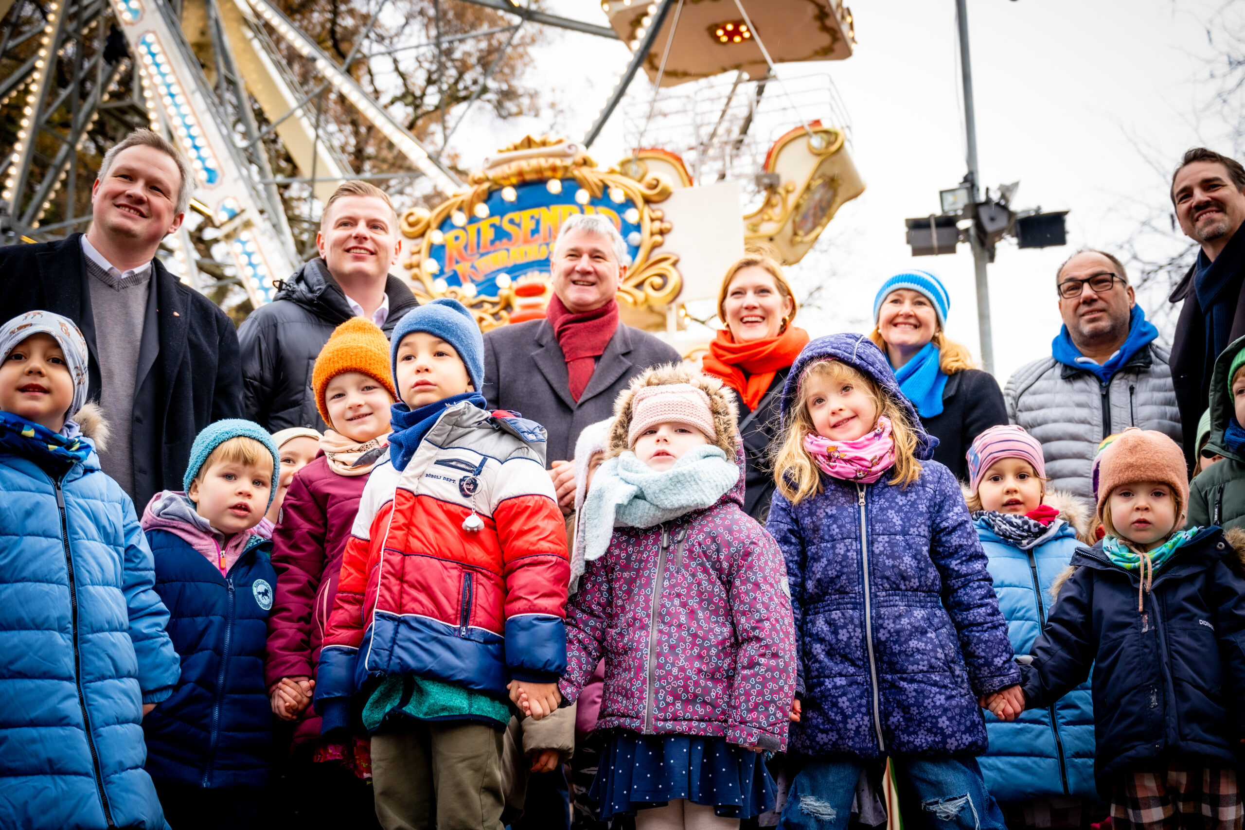 Kinder erobern Riesenrad bei Charity-Event
