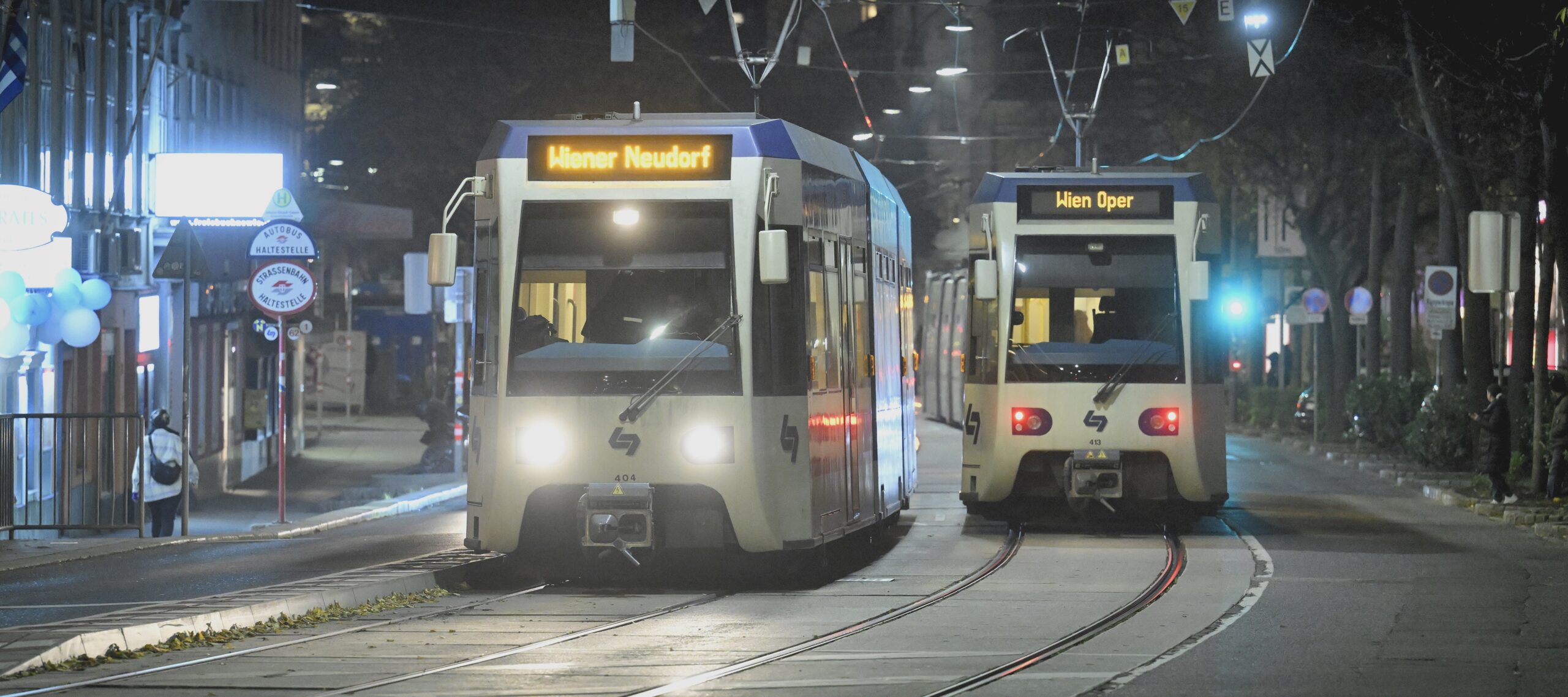 Die Nacht in vollen Zügen genießen: dank Badner Bahn