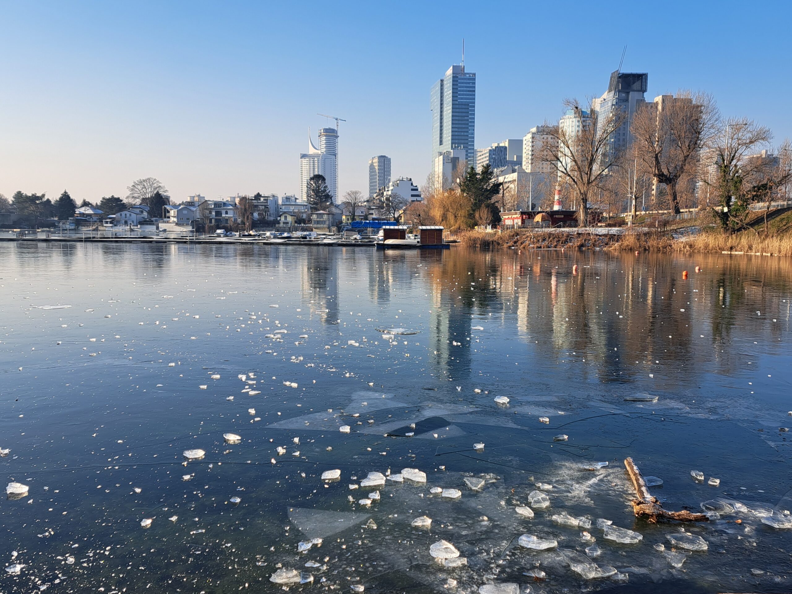 Stadt warnt vor Eislaufen auf Naturgewässern