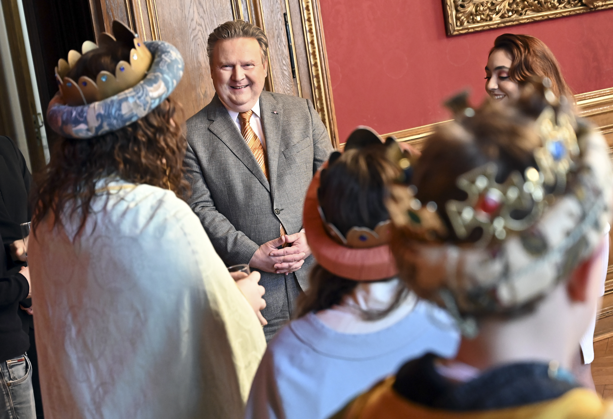 Heilige Drei Könige zu Besuch beim Bürgermeister