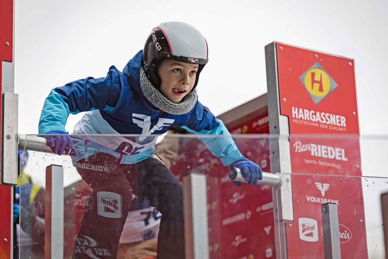 Fliiiieg! Skispringen im Stadion ausprobieren