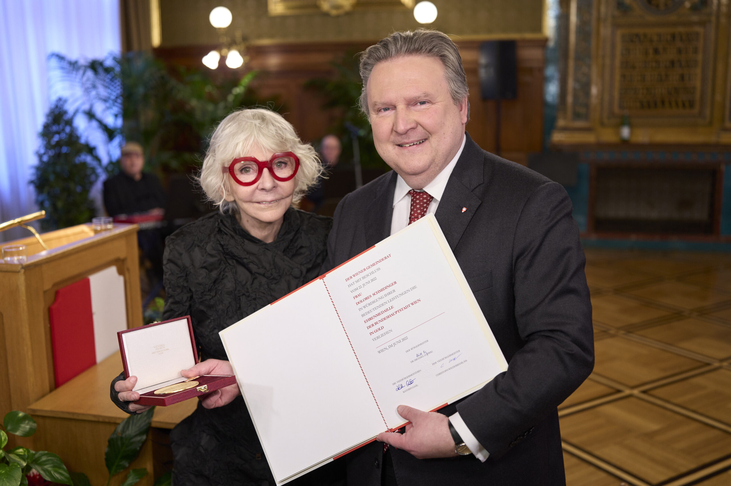 Dolores Schmidinger erhält höchste Auszeichnung