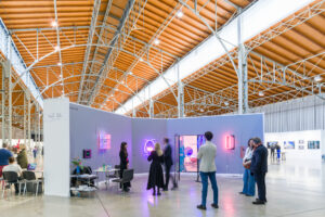 Der Funke ist wieder übergesprungen: Nach vier facettenreichen Tagen hat SPARK ART FAIR VIENNA in der Wiener MARX HALLE bei ihrer dritten Ausgabe für Begeisterung bei Künstler*innen, Sammler*innen, Aussteller*innen und Kunstinteressierten aus ganz Europa gesorgt.