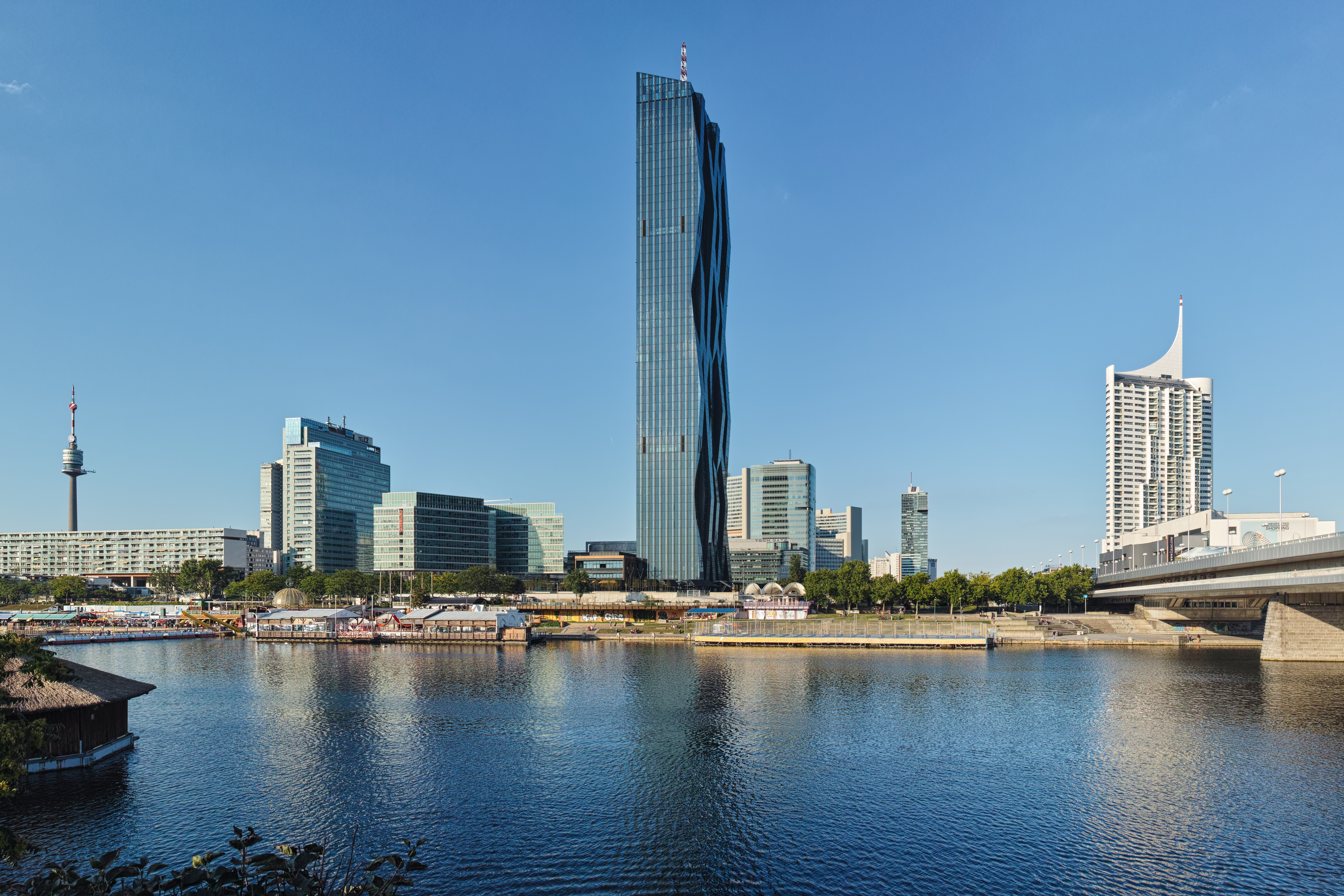 „Licht aus!“ zur Earth Hour im großen DC Tower
