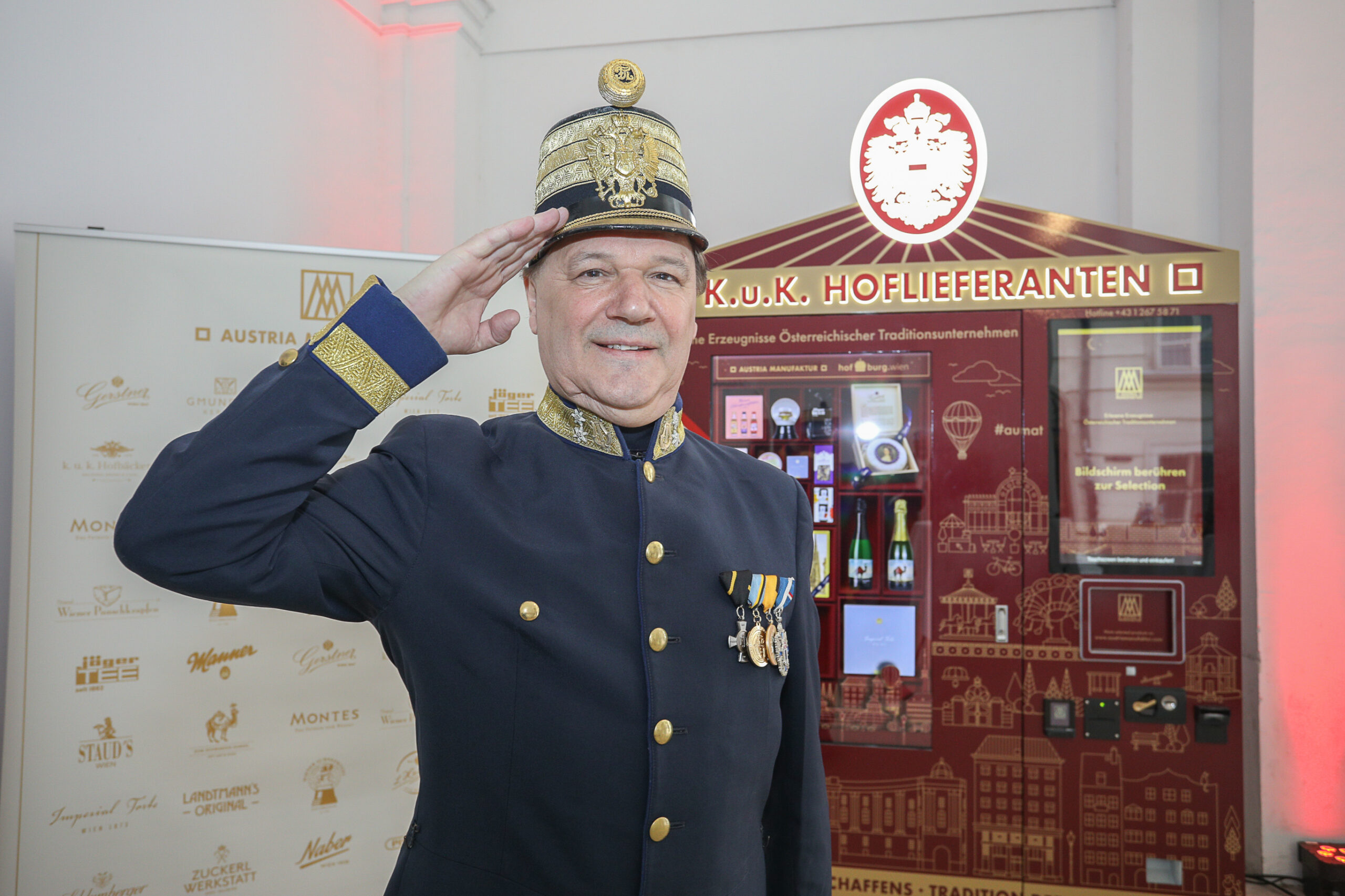 Weltpremiere des ersten AUMAT in der Hofburg