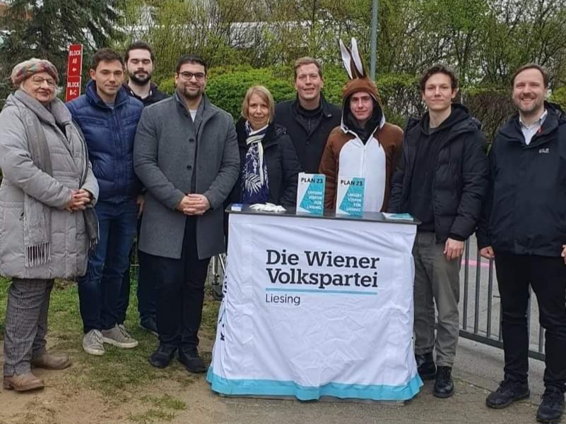 Liesing: ÖVP bringt den Osterhasen in den Kaufpark