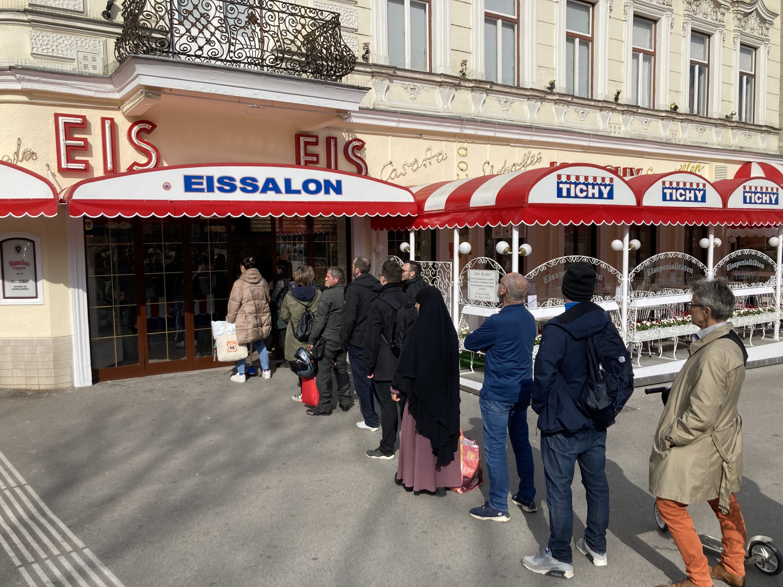 Favoriten: Riesen-Andrang bei Tichy-Saisoneröffnung