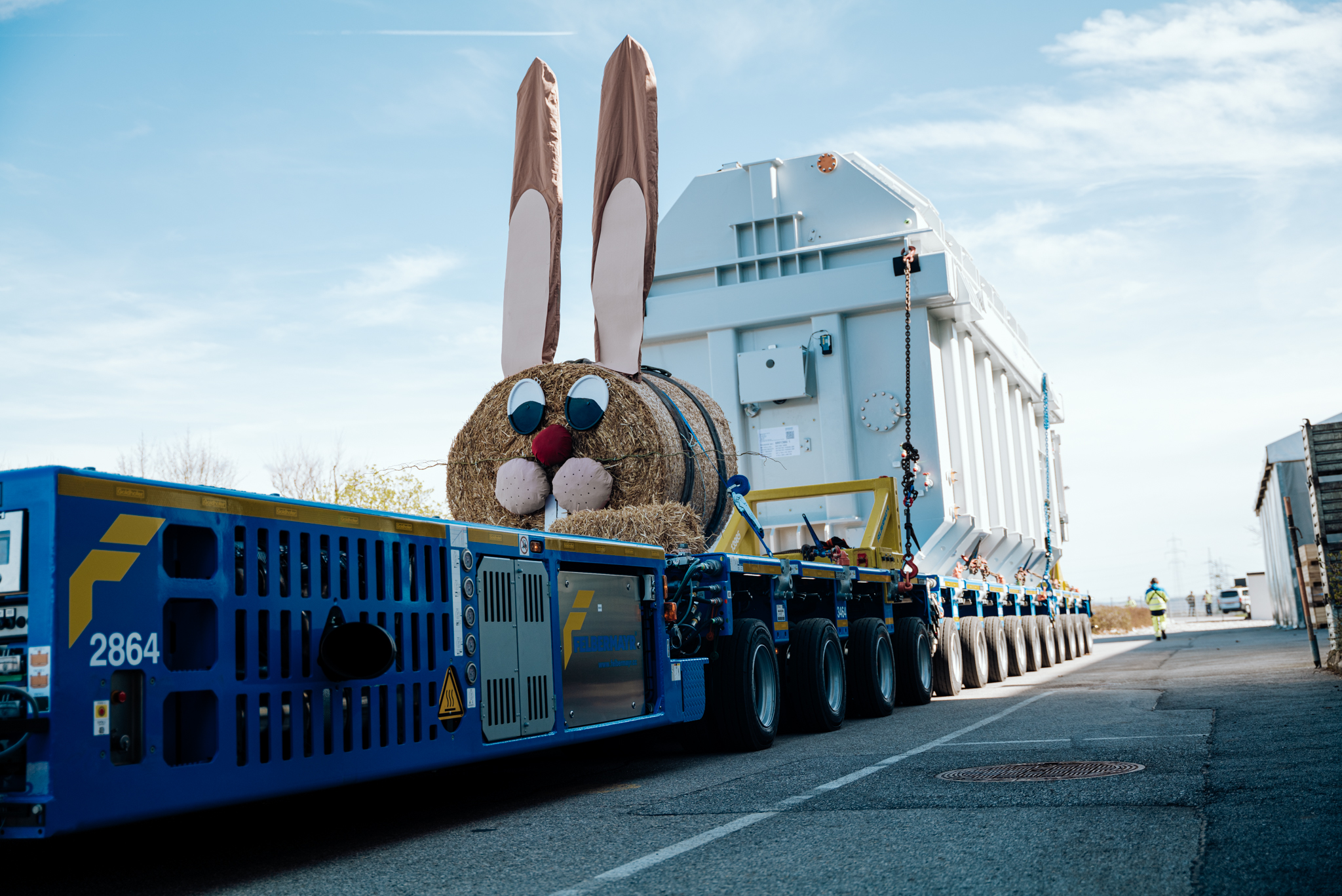 Energiewende: Osterhase “versteckt” 260-Tonnen-Ei