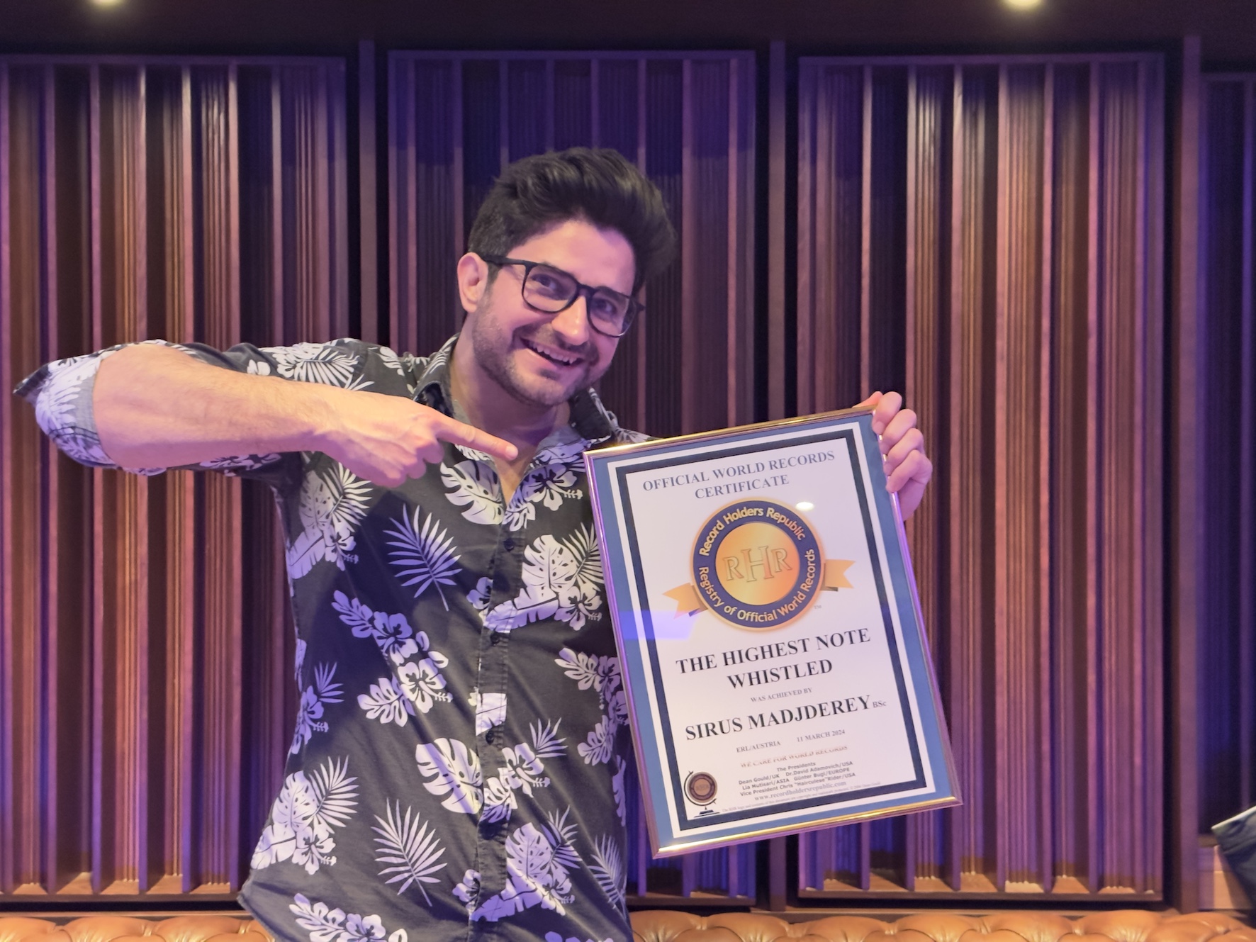 Favoritner Sirus Madjderey pfeift sich zum Weltrekord